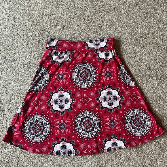 3/$15. Colette Skirt Stretchy Pretty Red Black Comfy Travel Work Summer Sz Med - Picture 2 of 5